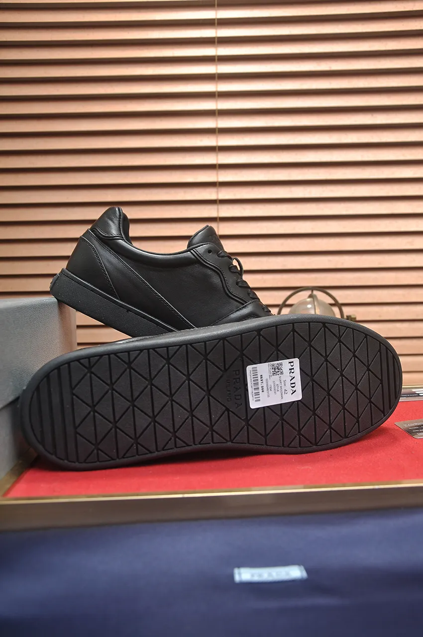Men's shoes 💰580💶 [PRADA] Top original items, new seasonal styles, high-quality original items, top-grade high-mercerized cowhide combined with original breathable fabric + imported glue, imported stretch fabric inside with original cowhide feet, original thick outsole! Quality guaranteed! Code 38-45 (45 customized)